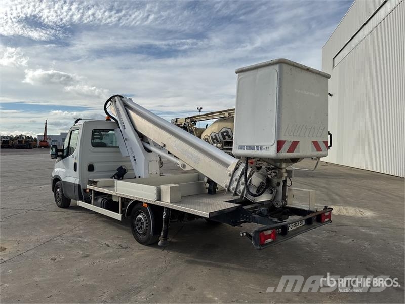Iveco MT 202 20.2 m on Iveco 35-140 4x2 Camion Nacelle B Teherautóra szerelt emelők és állványok