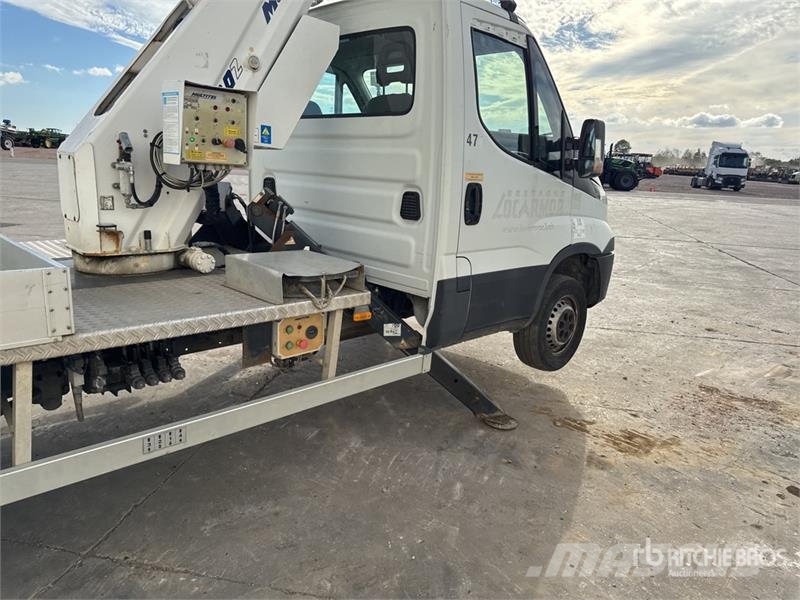 Iveco MT 202 20.2 m on Iveco 35-140 4x2 Camion Nacelle B Teherautóra szerelt emelők és állványok
