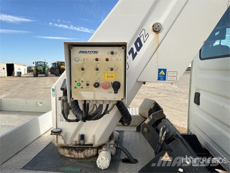 Iveco MT 202 20.2 m on Iveco 35-140 4x2 Camion Nacelle B Teherautóra szerelt emelők és állványok