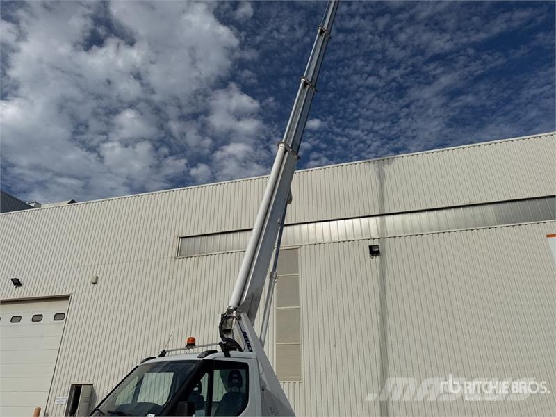 Iveco MT 202 20.2 m on Iveco 35-140 4x2 Camion Nacelle B Teherautóra szerelt emelők és állványok