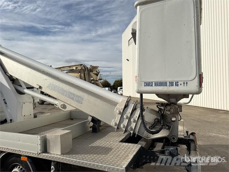 Iveco MT 202 20.2 m on Iveco 35-140 4x2 Camion Nacelle B Teherautóra szerelt emelők és állványok