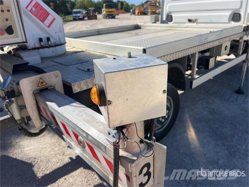 Iveco MX 250 25.4 m on Iveco Daily 35-120 Camion Nacelle Pacēlāji uz automašīnas bāzes