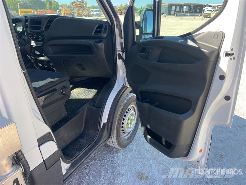 Iveco MX 250 25.4 m on Iveco Daily 35-120 Camion Nacelle Pacēlāji uz automašīnas bāzes