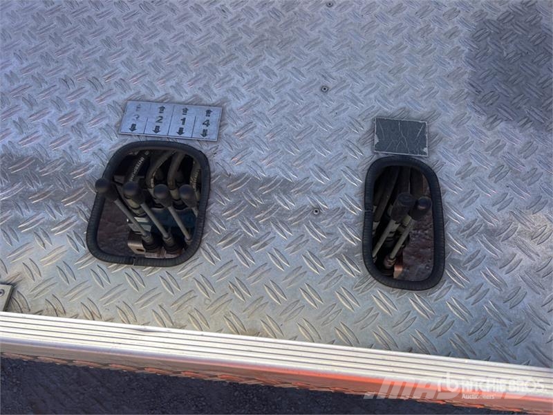 Iveco MX 250 25.4 m on Iveco Daily 35-120 Camion Nacelle Pacēlāji uz automašīnas bāzes