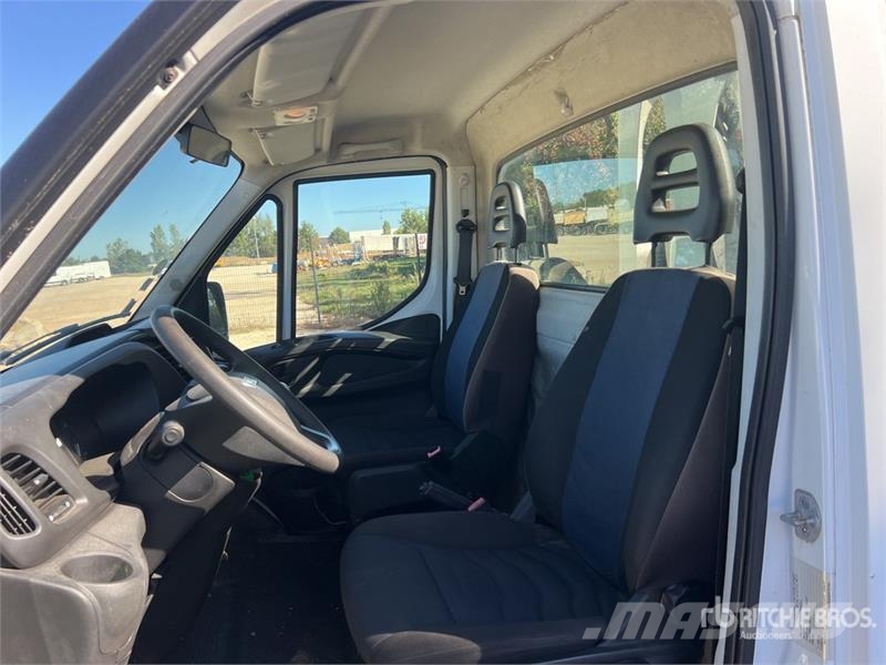Iveco MX 250 25.4 m on Iveco Daily 35-120 Camion Nacelle Pacēlāji uz automašīnas bāzes