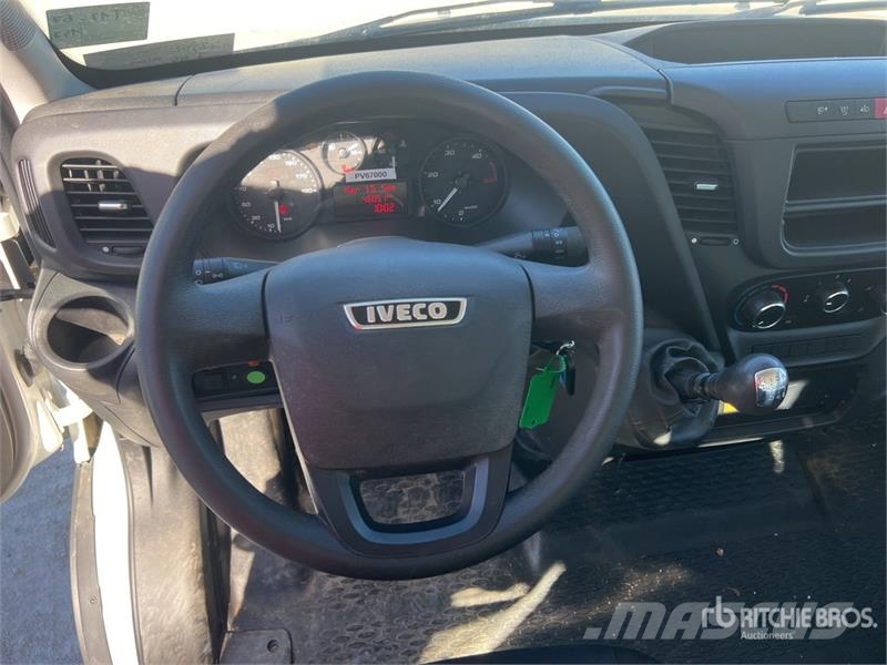 Iveco MX 250 25.4 m on Iveco Daily 35-120 Camion Nacelle Pacēlāji uz automašīnas bāzes