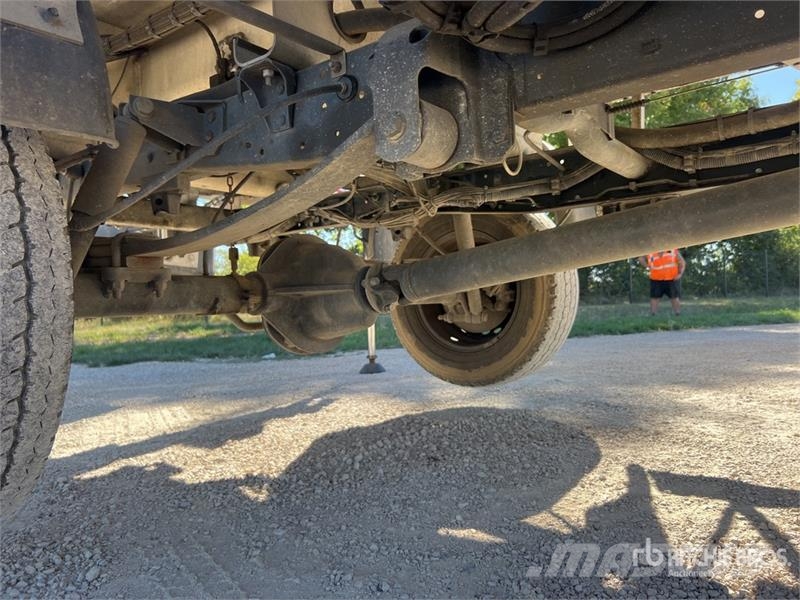 Iveco MX 250 25.4 m on Iveco Daily 35-120 Camion Nacelle Pacēlāji uz automašīnas bāzes