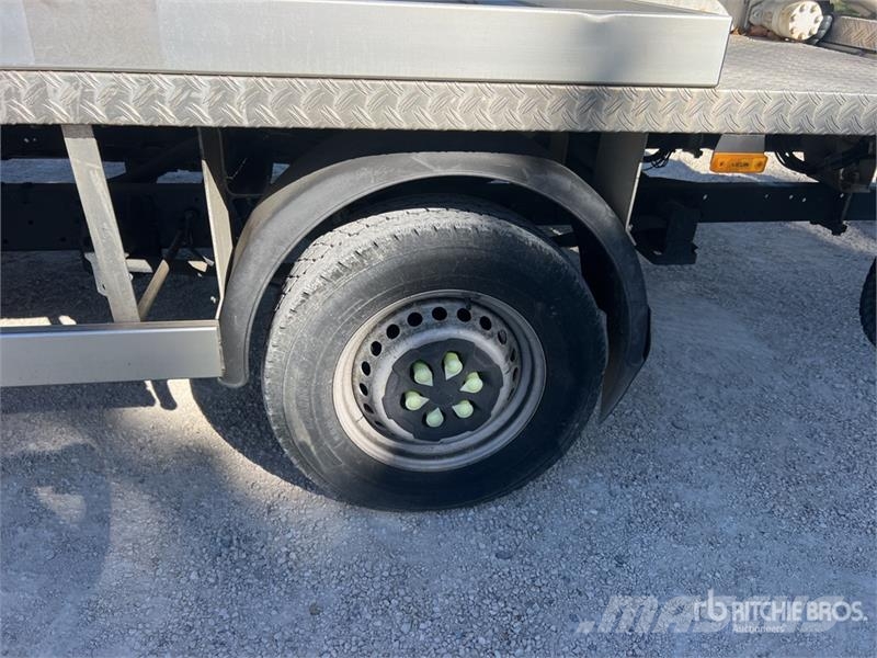 Iveco MX 250 25.4 m on Iveco Daily 35-120 Camion Nacelle Pacēlāji uz automašīnas bāzes
