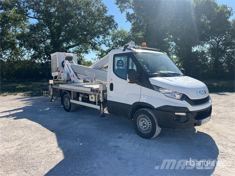 Iveco MX 250 25.4 m on Iveco Daily 35-120 Camion Nacelle Pacēlāji uz automašīnas bāzes