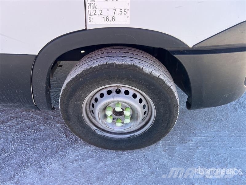 Iveco MX 250 25.4 m on Iveco Daily 35-120 Camion Nacelle Pacēlāji uz automašīnas bāzes