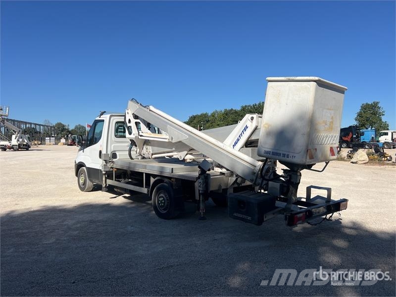 Iveco MX 250 25.4 m on Iveco Daily 35-120 Camion Nacelle Pacēlāji uz automašīnas bāzes