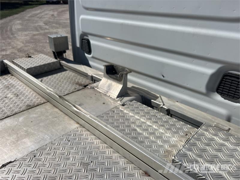 Iveco MX 250 25.4 m on Iveco Daily 35-120 Camion Nacelle Pacēlāji uz automašīnas bāzes