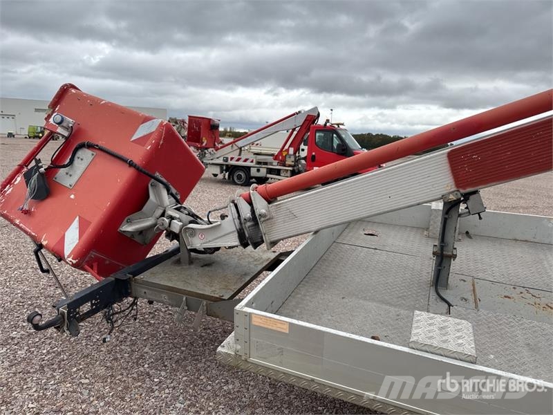 Iveco on Iveco 35-120 4x2 Camion Nacelle Bucket Truck (I Auto korvtõstukid