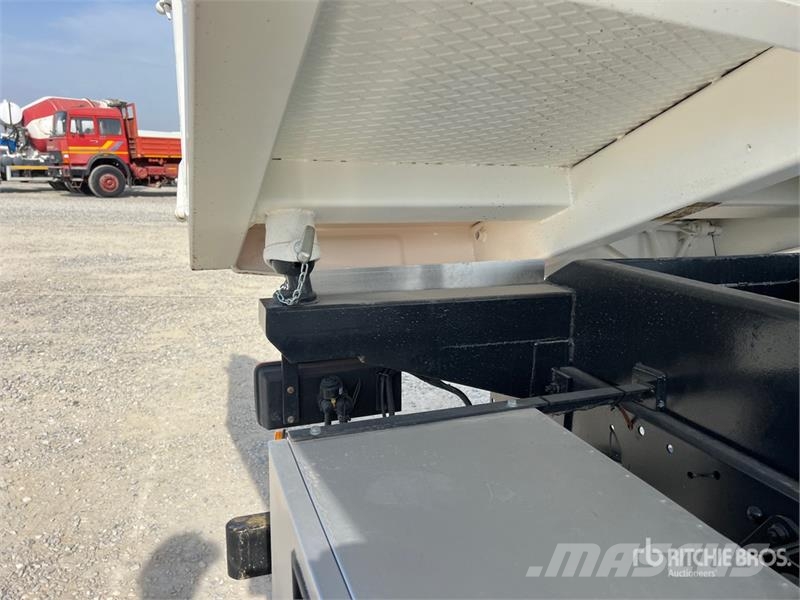 Iveco on Iveco Eurocargo 4x2 Dump Truck with Crane Darus teherautók