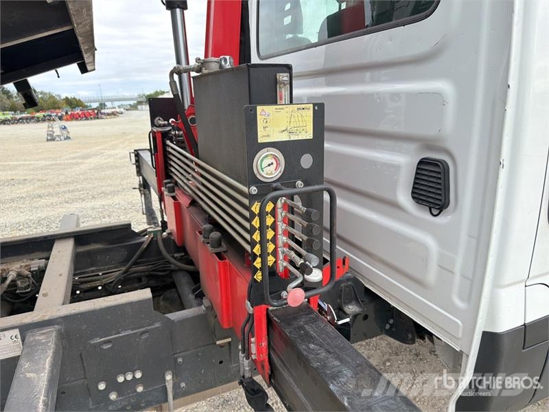 Iveco Palfinger PK3400 990 kg on Iveco Daily 35C14 Dump Tovornjaki z žerjavom