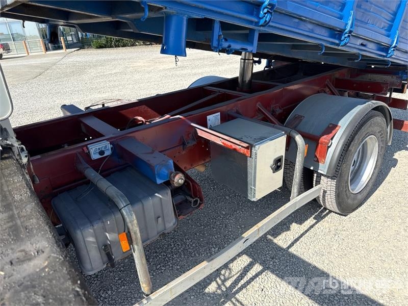 Iveco PM 4250 kg on Iveco ML 150E18 4x2 Dump Truck with 起重機卡車
