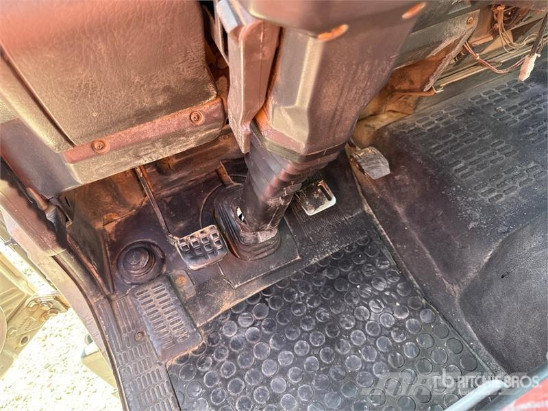 Iveco PM 4250 kg on Iveco ML 150E18 4x2 Dump Truck with 起重機卡車