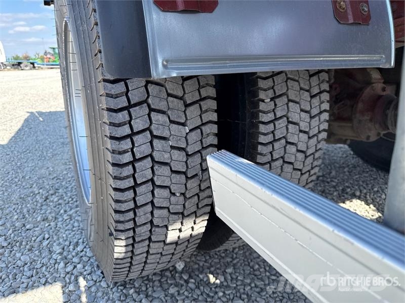 Iveco PM 4250 kg on Iveco ML 150E18 4x2 Dump Truck with 起重機卡車