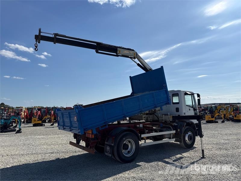 Iveco PM 4250 kg on Iveco ML 150E18 4x2 Dump Truck with 起重機卡車