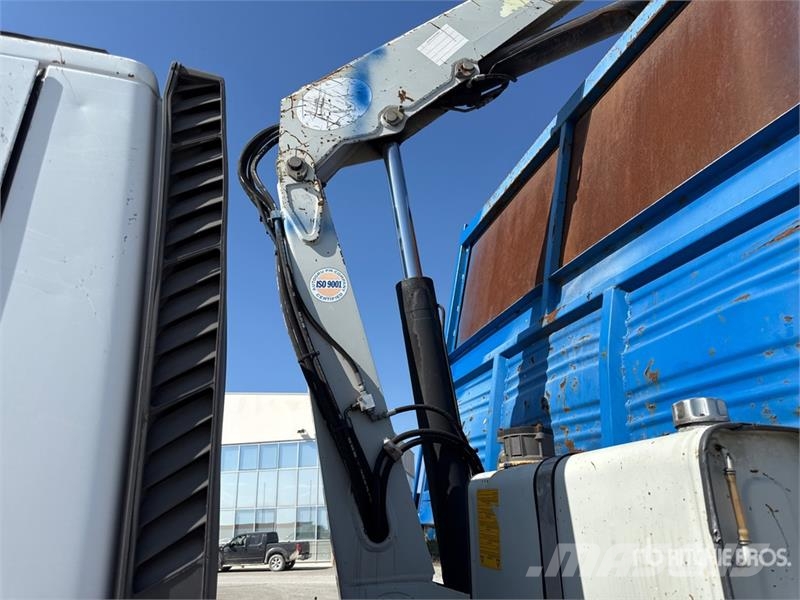 Iveco PM 4250 kg on Iveco ML 150E18 4x2 Dump Truck with 起重機卡車