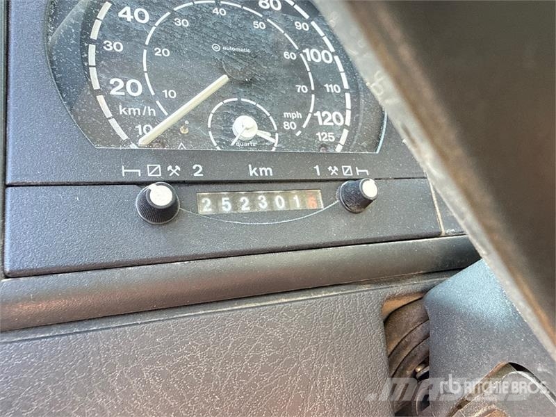 Iveco PM 4250 kg on Iveco ML 150E18 4x2 Dump Truck with 起重機卡車