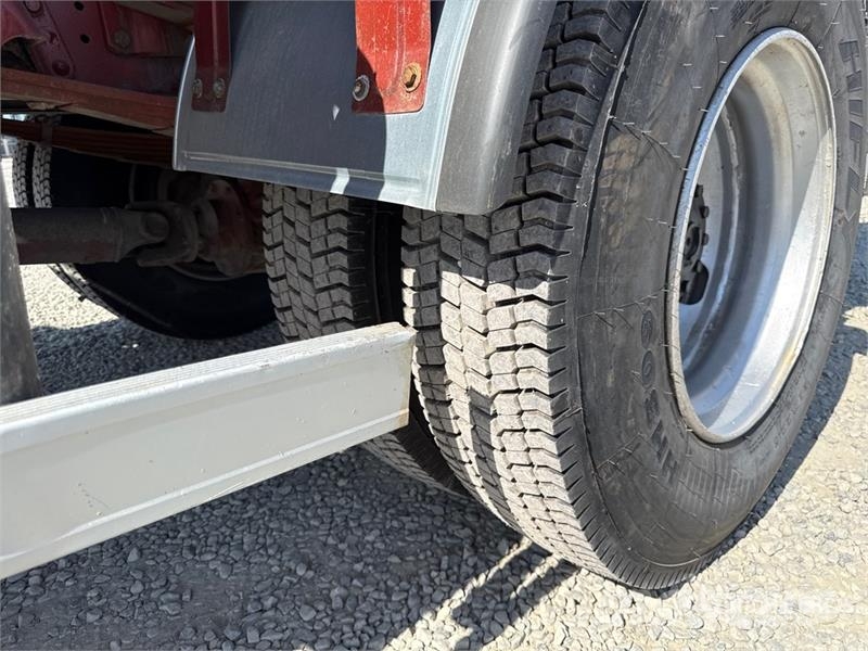 Iveco PM 4250 kg on Iveco ML 150E18 4x2 Dump Truck with 起重機卡車