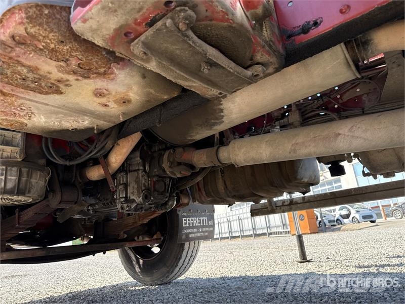 Iveco PM 4250 kg on Iveco ML 150E18 4x2 Dump Truck with 起重機卡車