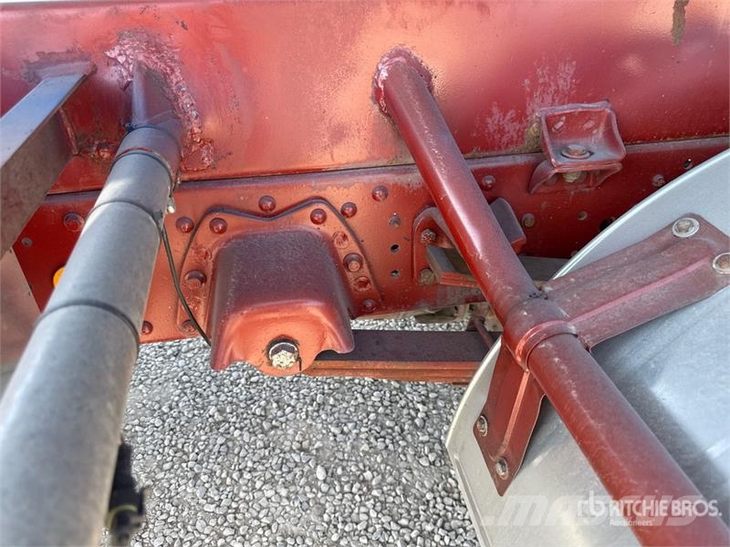 Iveco PM 4250 kg on Iveco ML 150E18 4x2 Dump Truck with 起重機卡車