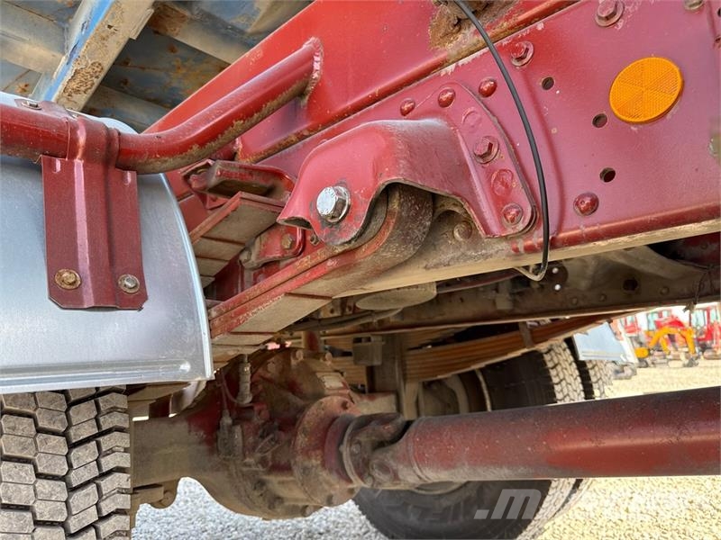 Iveco PM 4250 kg on Iveco ML 150E18 4x2 Dump Truck with 起重機卡車