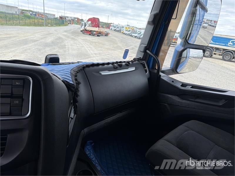 Iveco s-way 490 4x2 S/A Sleeper Truck Tractor Vlačilci
