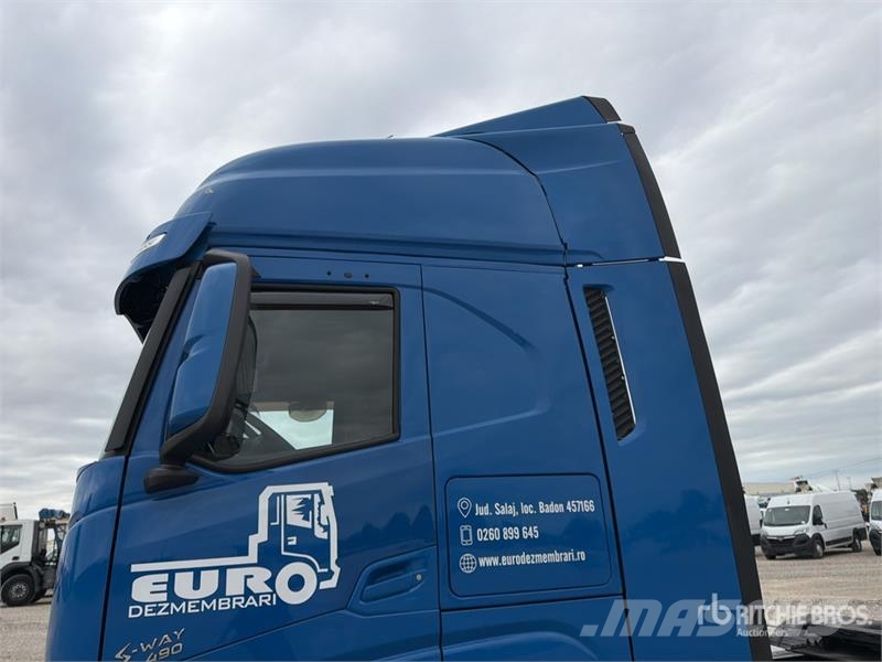 Iveco s-way 490 4x2 S/A Sleeper Truck Tractor Vlačilci