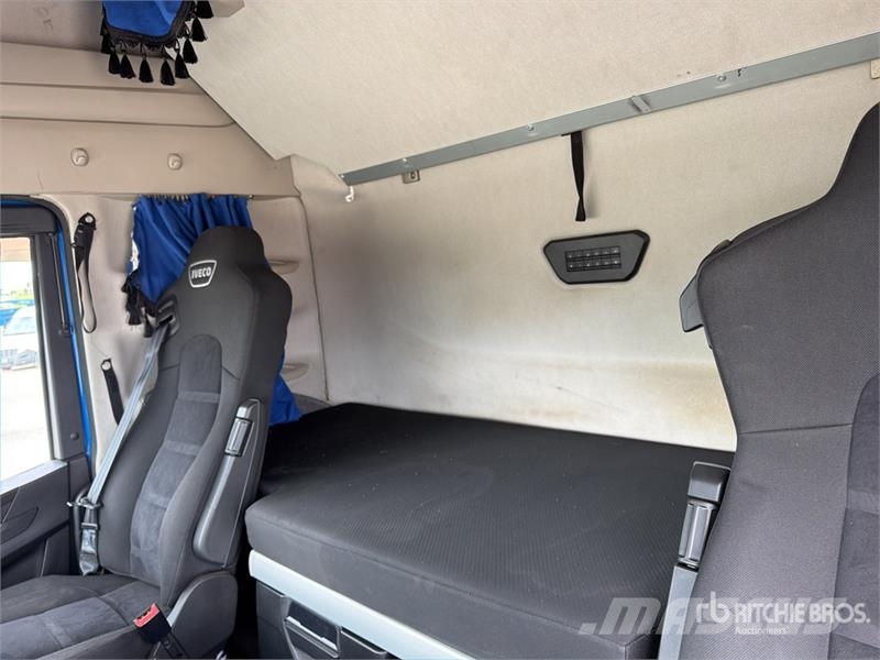 Iveco s-way 490 4x2 S/A Sleeper Truck Tractor Vlačilci