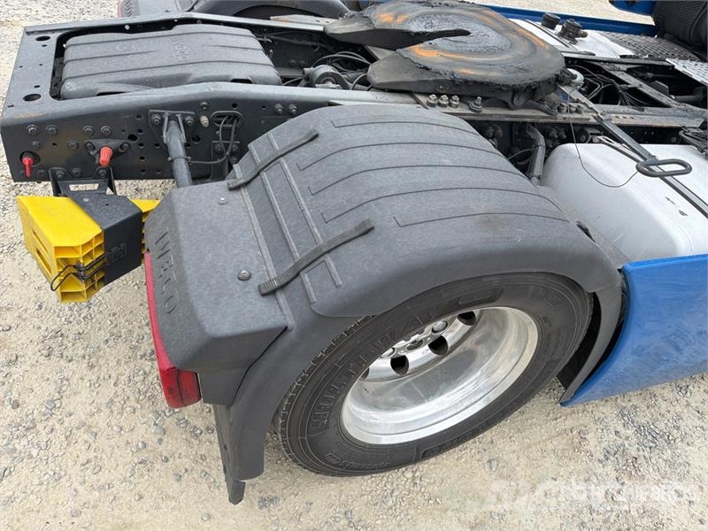 Iveco s-way 490 4x2 S/A Sleeper Truck Tractor Vlačilci