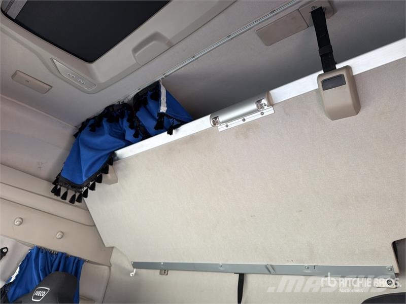 Iveco s-way 490 4x2 S/A Sleeper Truck Tractor Vlačilci