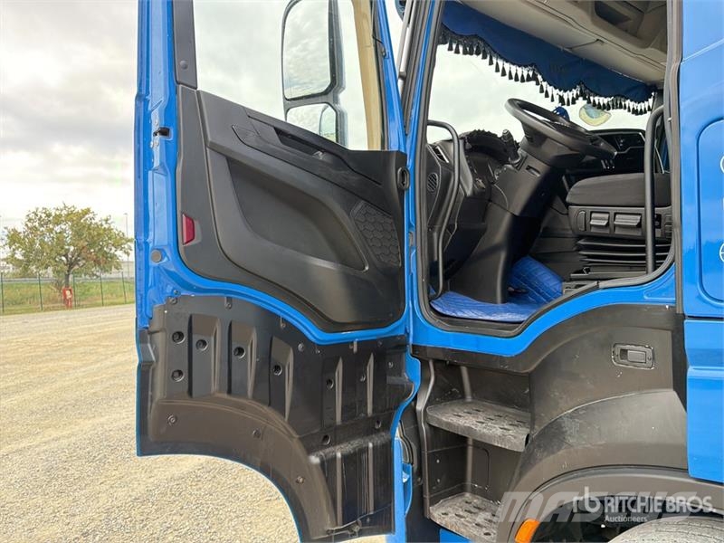 Iveco s-way 490 4x2 S/A Sleeper Truck Tractor Vlačilci
