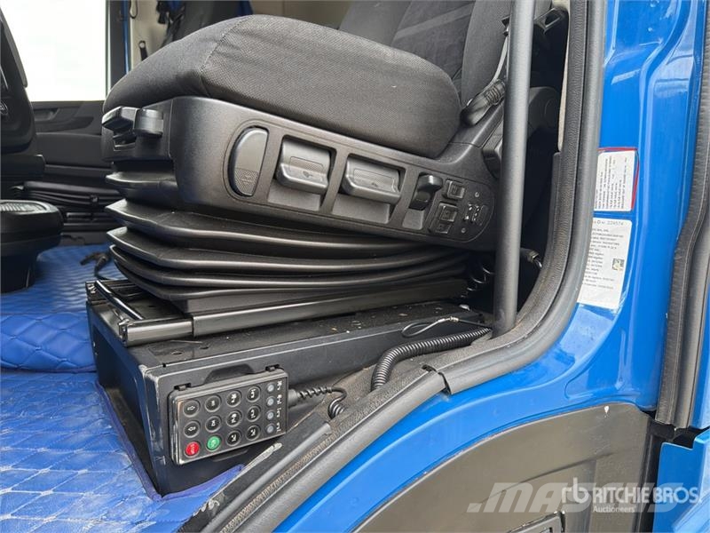 Iveco s-way 490 4x2 S/A Sleeper Truck Tractor Vlačilci