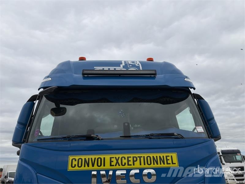 Iveco s-way 490 4x2 S/A Sleeper Truck Tractor Vlačilci