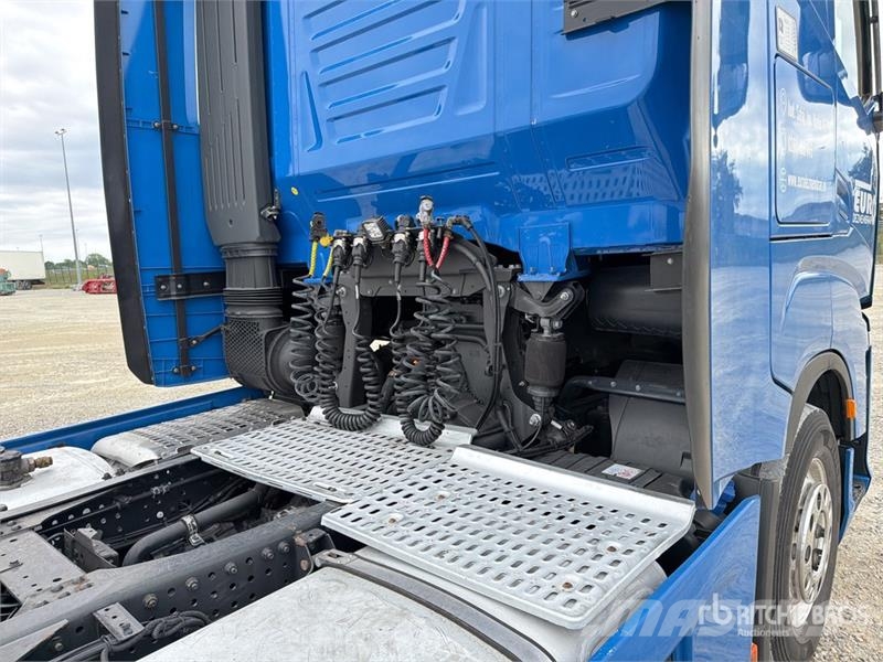 Iveco s-way 490 4x2 S/A Sleeper Truck Tractor Vlačilci