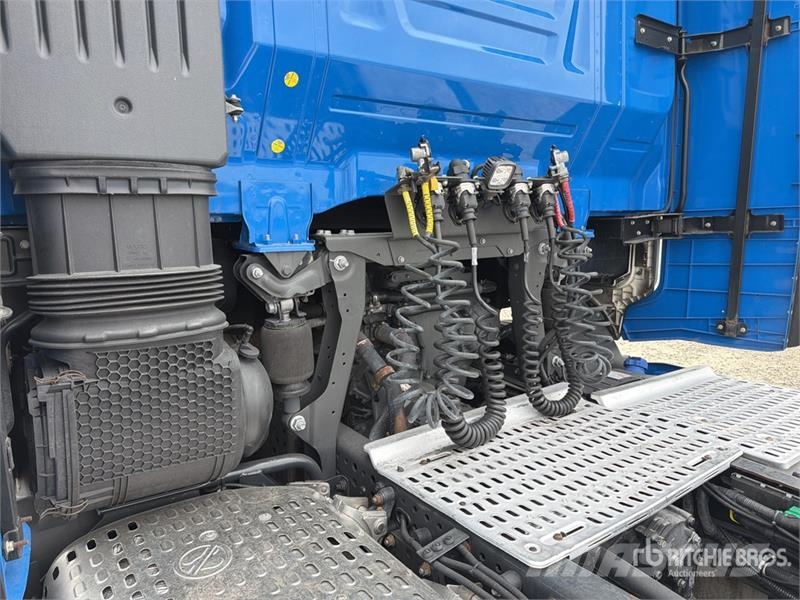 Iveco s-way 490 4x2 S/A Sleeper Truck Tractor Vlačilci