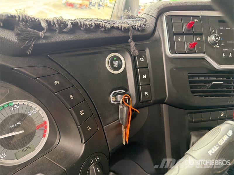Iveco s-way 490 4x2 S/A Sleeper Truck Tractor Vlačilci