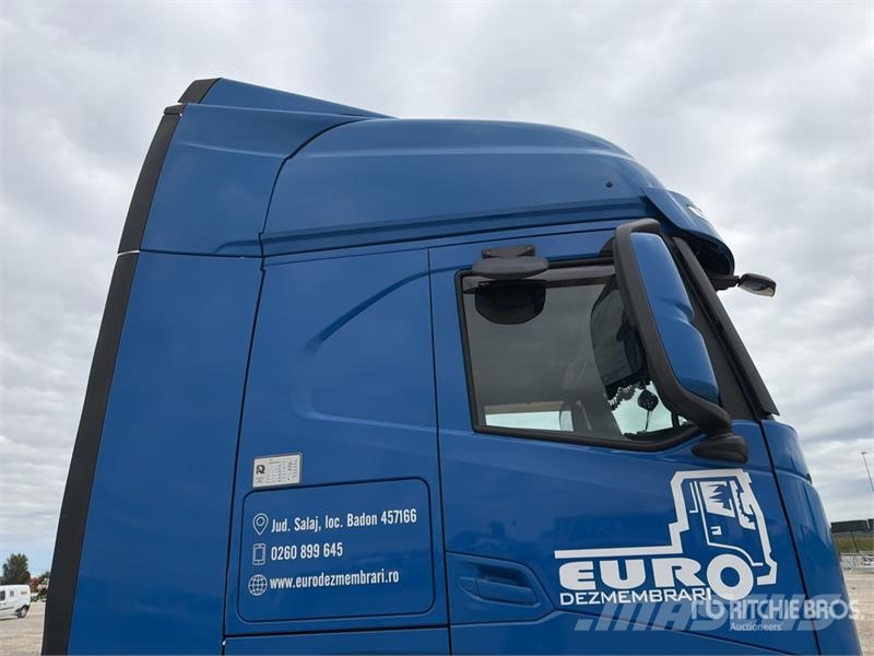 Iveco s-way 490 4x2 S/A Sleeper Truck Tractor Vlačilci