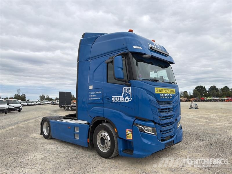 Iveco s-way 490 4x2 S/A Sleeper Truck Tractor Vlačilci