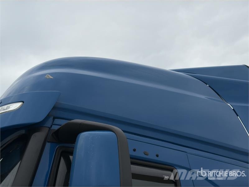 Iveco s-way 490 4x2 S/A Sleeper Truck Tractor Vlačilci