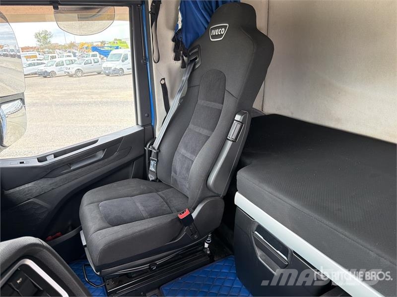 Iveco s-way 490 4x2 S/A Sleeper Truck Tractor Vlačilci