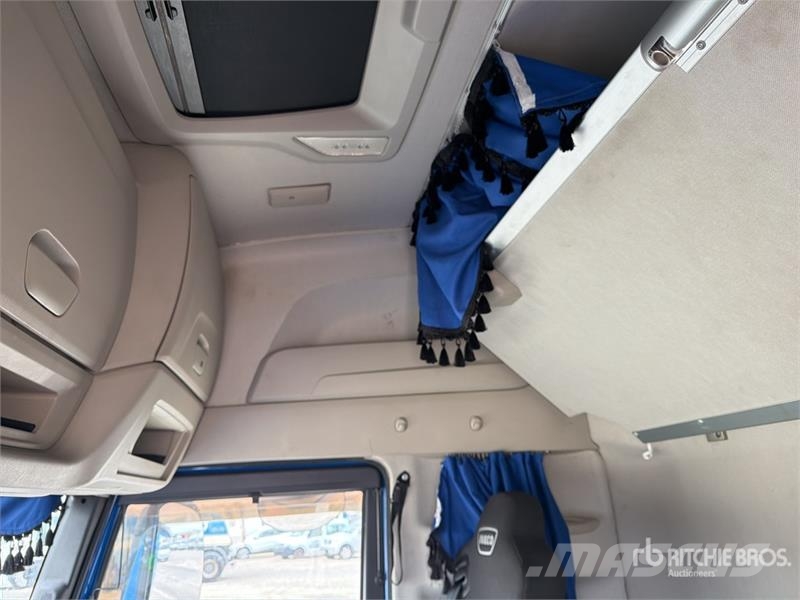 Iveco s-way 490 4x2 S/A Sleeper Truck Tractor Vlačilci