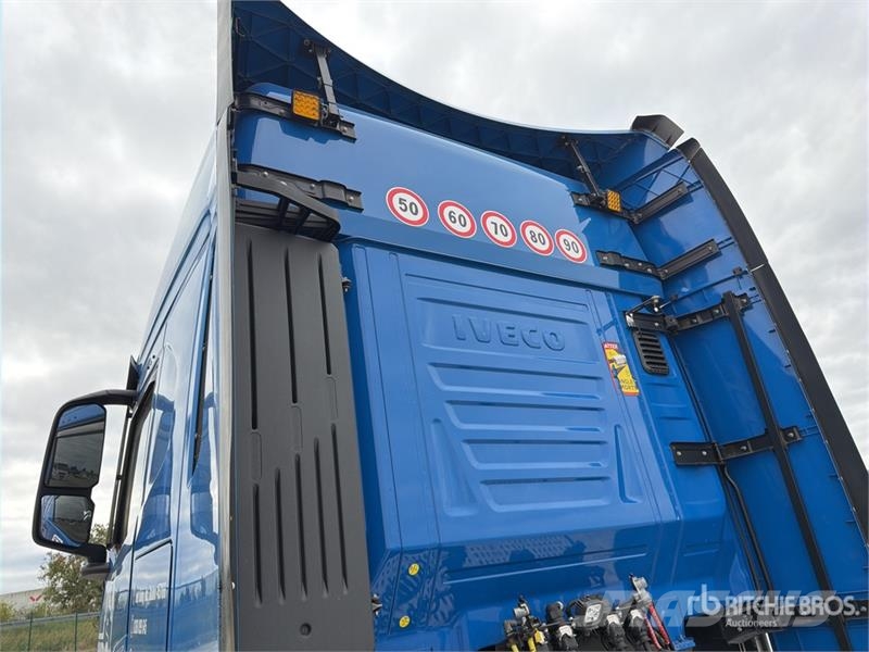Iveco s-way 490 4x2 S/A Sleeper Truck Tractor Vlačilci