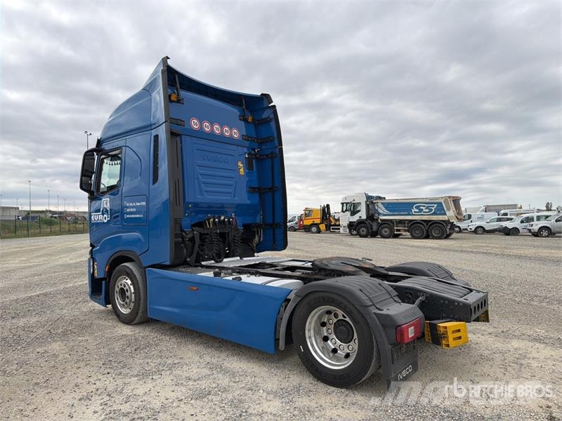 Iveco s-way 490 4x2 S/A Sleeper Truck Tractor Vlačilci