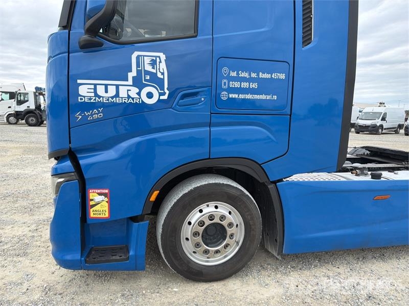 Iveco s-way 490 4x2 S/A Sleeper Truck Tractor Vlačilci