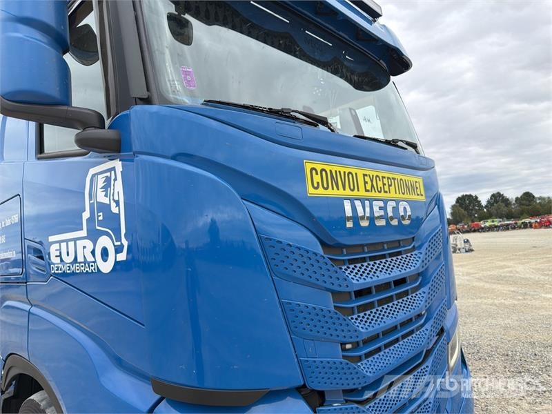 Iveco s-way 490 4x2 S/A Sleeper Truck Tractor Vlačilci