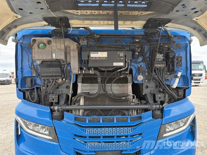 Iveco s-way 490 4x2 S/A Sleeper Truck Tractor Vlačilci